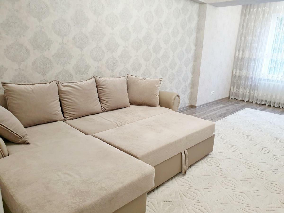 Center Apartment On Albisoara Street Chisinau Luaran gambar