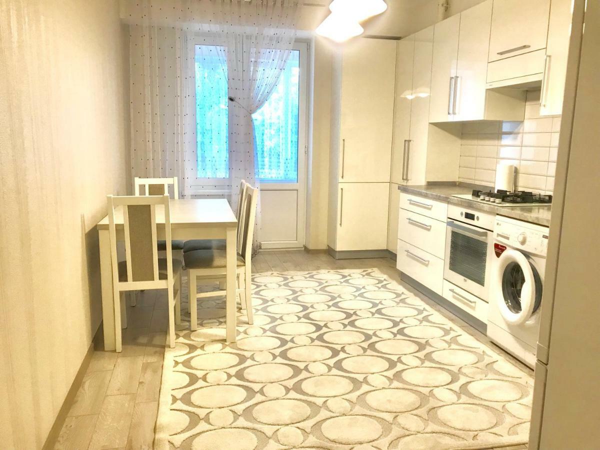 Center Apartment On Albisoara Street Chisinau Luaran gambar